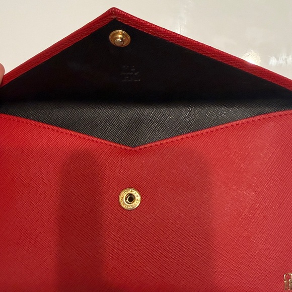 Clutch - Picture 3 of 3